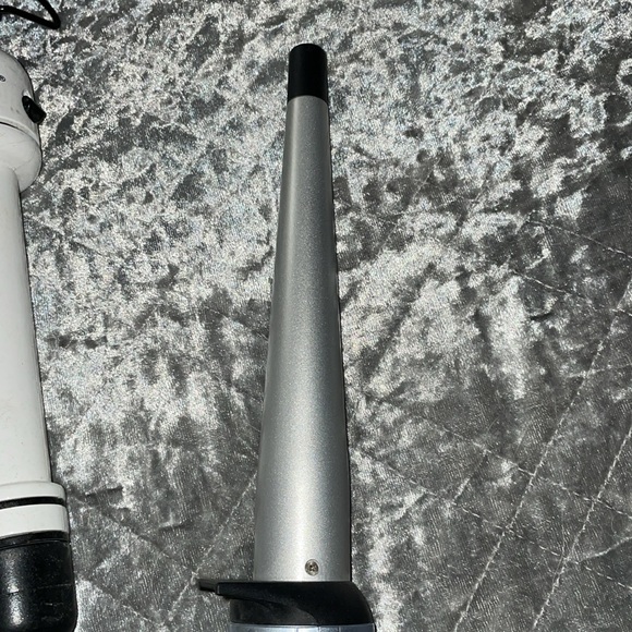 Bundle of two 3/4 inch curling wands - 1 Hot Tools and 1 Remington. - Picture 4 of 6